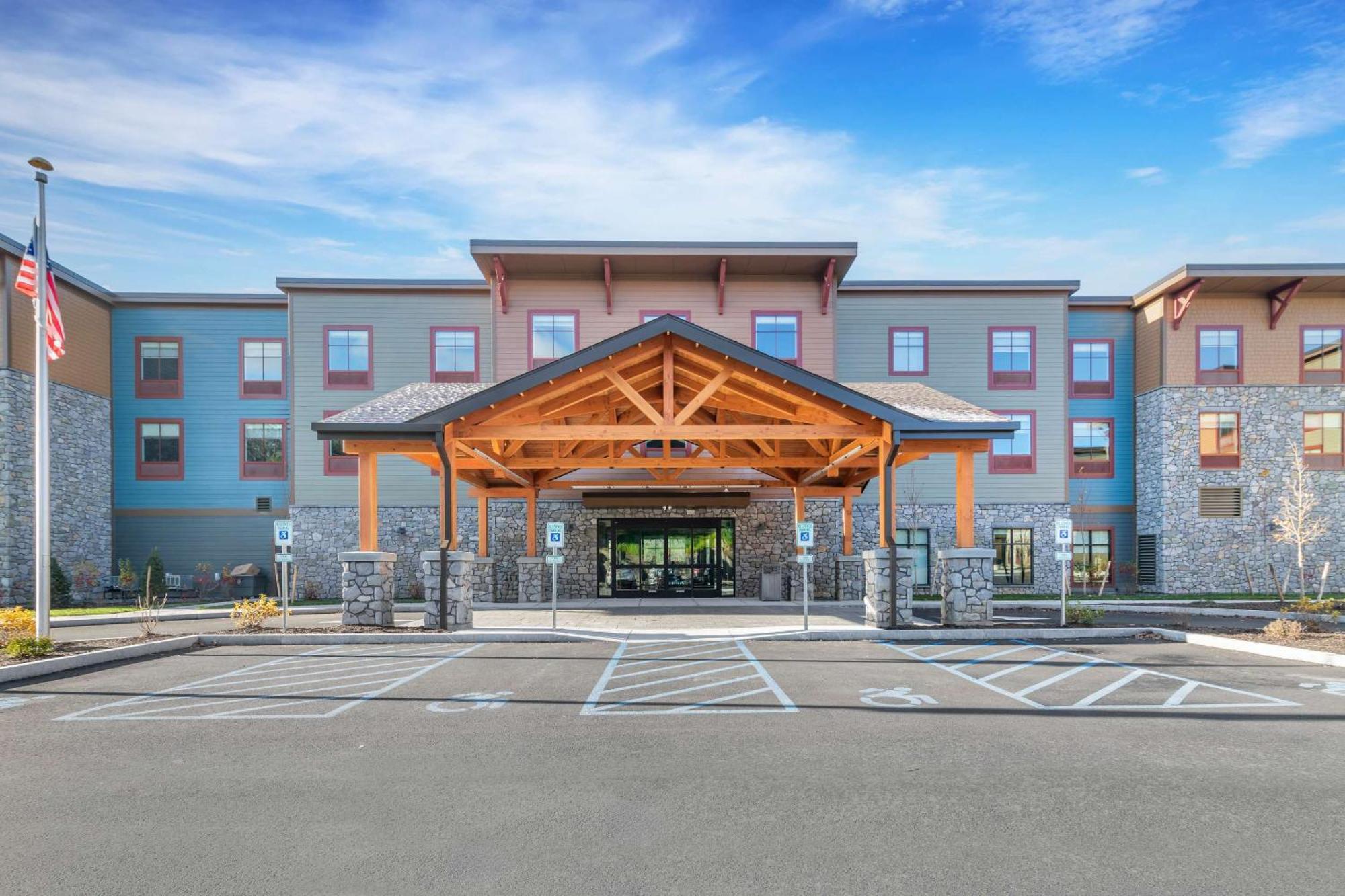 Cambria Hotel Lake Placid - Lakeside Resort Exterior photo